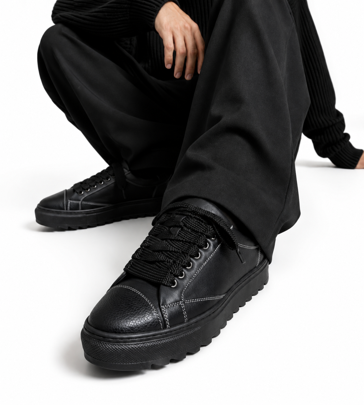 BLANK LOW – TOTAL BLACK LEATHER